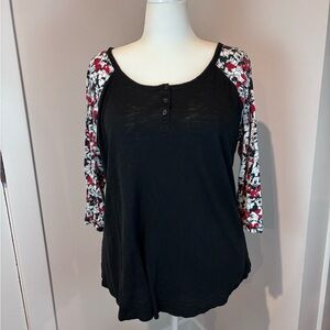 Disney Minnie/Mickey 3-Button Raglan Tee/Size 2/Black w/ Character Print Sleeves